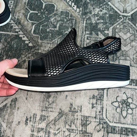 Bionica women’s Stylish Black Mesh Sandals size 7 - Picture 2 of 6